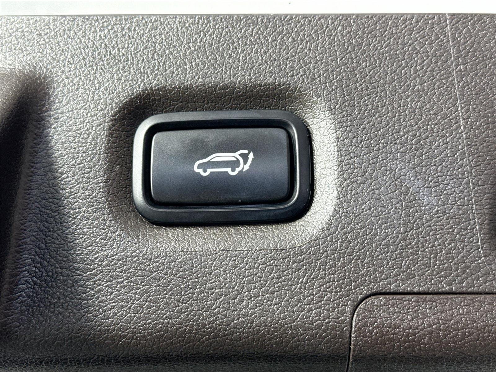 Used 2022 Quartz White Hyundai SEL Premium image 41
