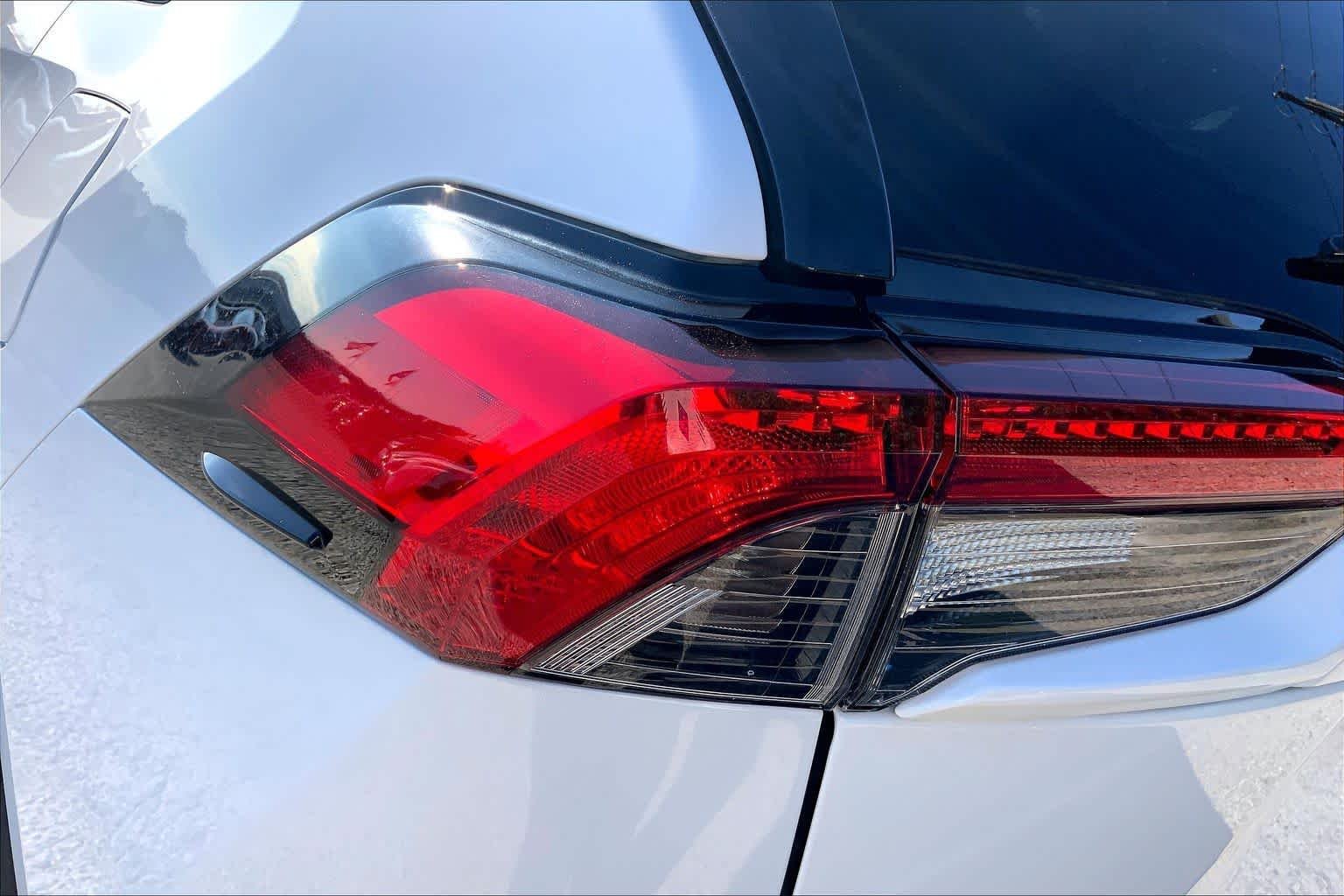 Used 2025 Ice Cap Toyota Hybrid XLE image 26