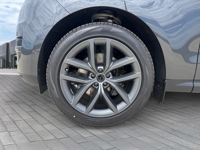 New 2026 Carpathian Grey Land Rover SE image 9