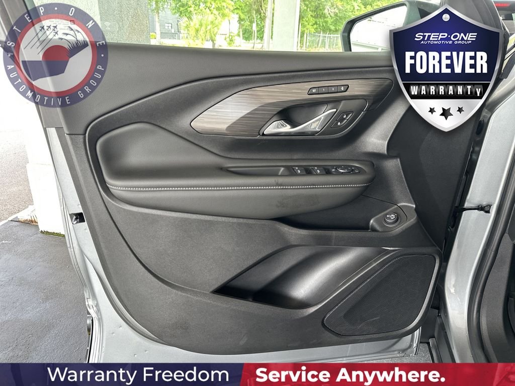 Used 2024 Silver GMC SLT image 11