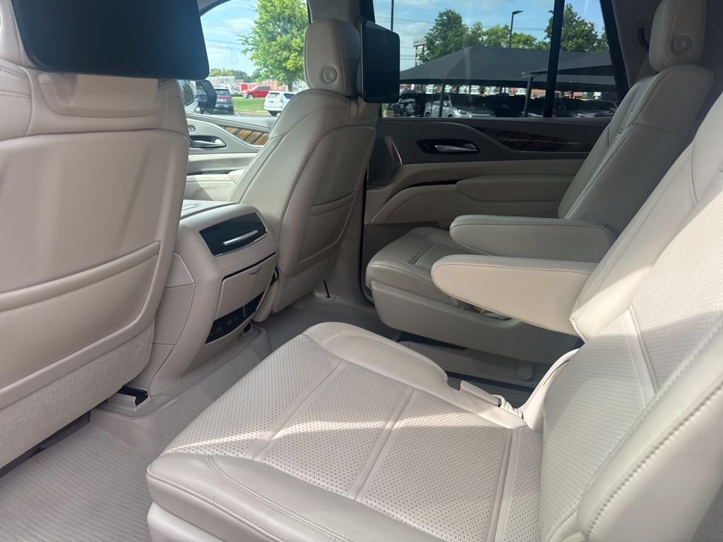 Used 2021 White Cadillac Sport Platinum image 6