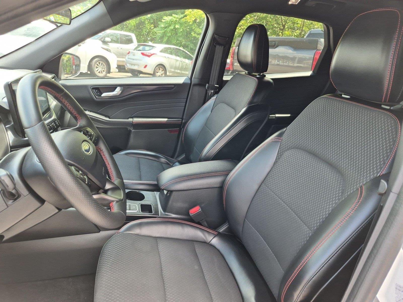 Used 2024 Star White Metallic Tri-Coat Ford ST-Line image 18