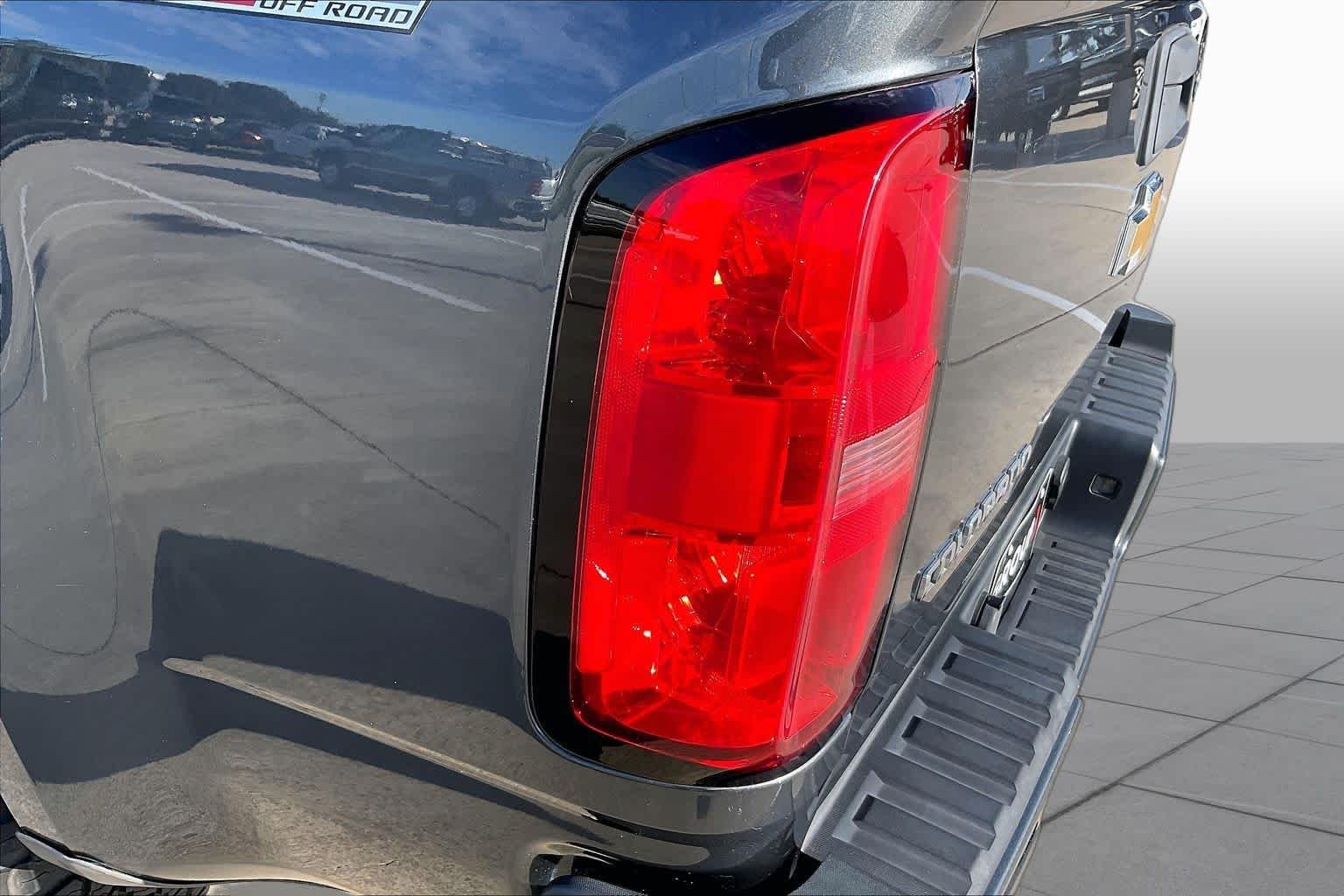 Used 2016 CYBER GRAY METALLIC Chevrolet 4WD Z71 image 28