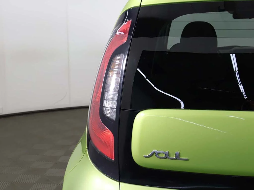 Used 2015 Green Kia Base image 12