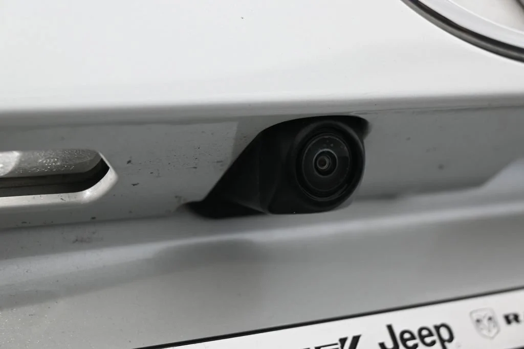 Used 2025 White Toyota XLE Premium image 32