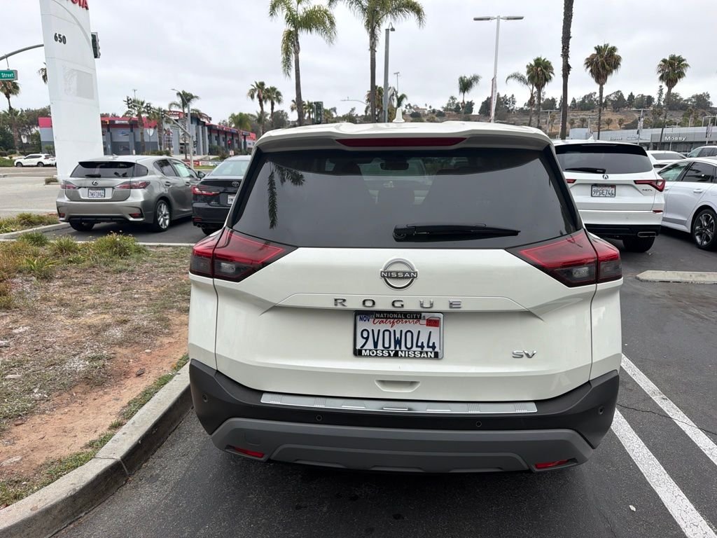 Used 2023 White Nissan SV image 3