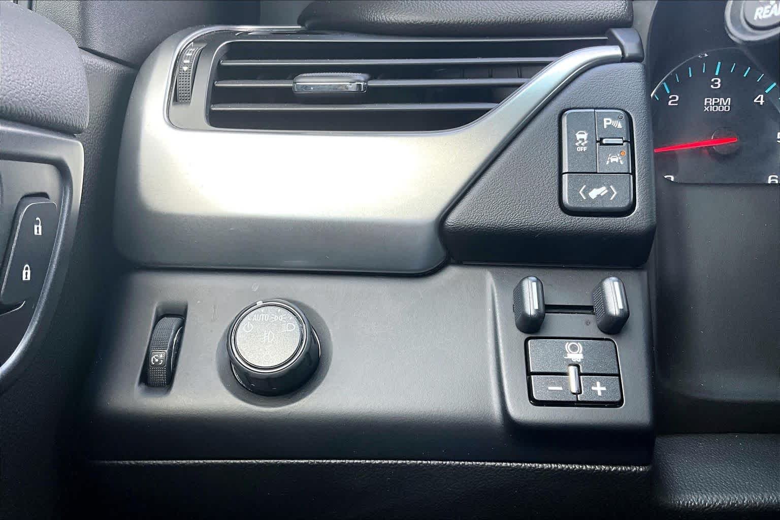 Used 2019 Summit White Chevrolet LT image 28