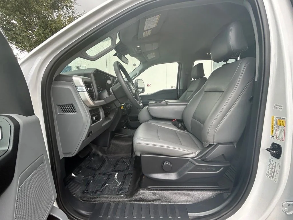 Used 2025 Oxford White Ford XL image 11