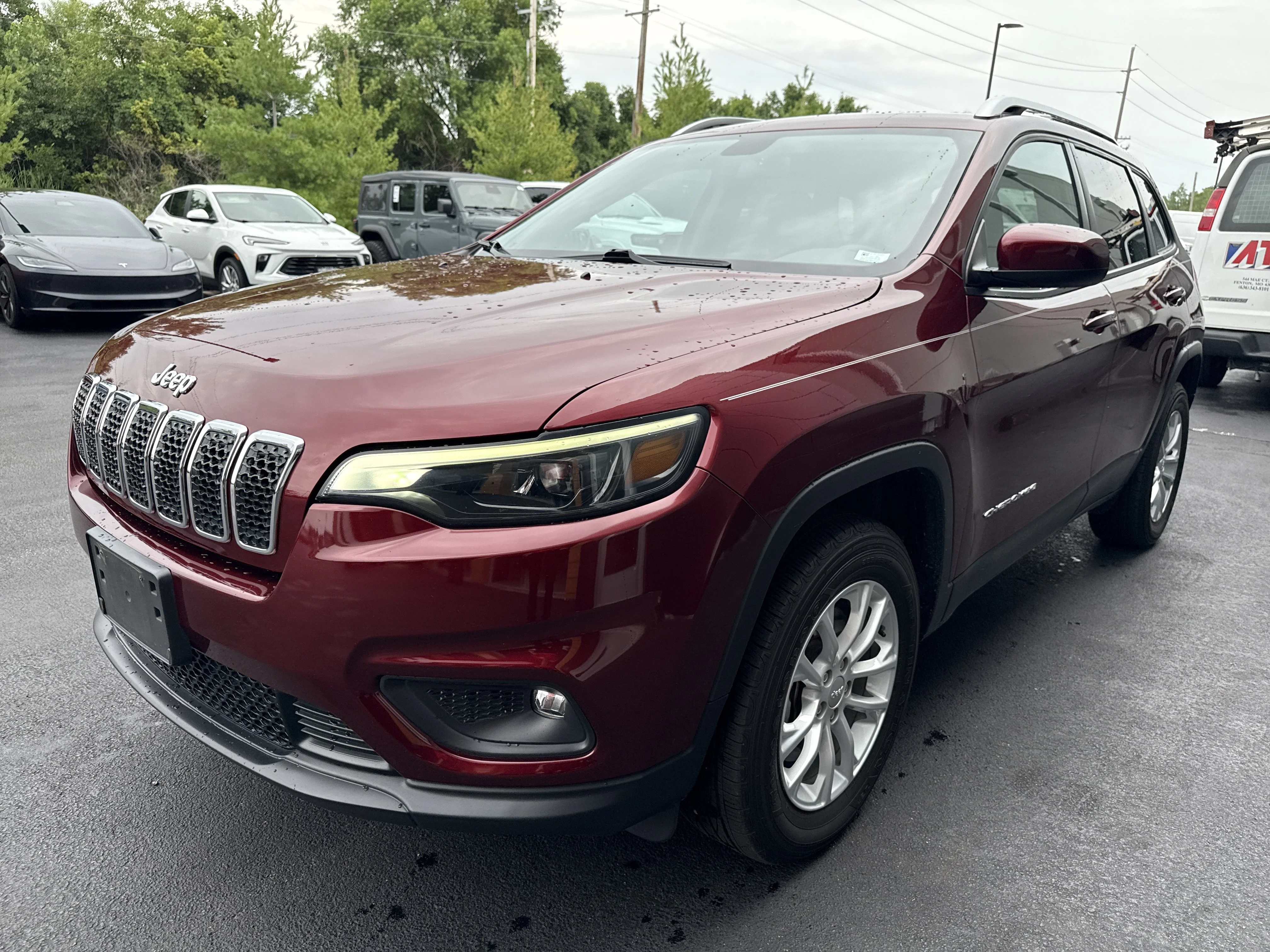 Used 2020 Velvet Red Pearlcoat Jeep Latitude image 2
