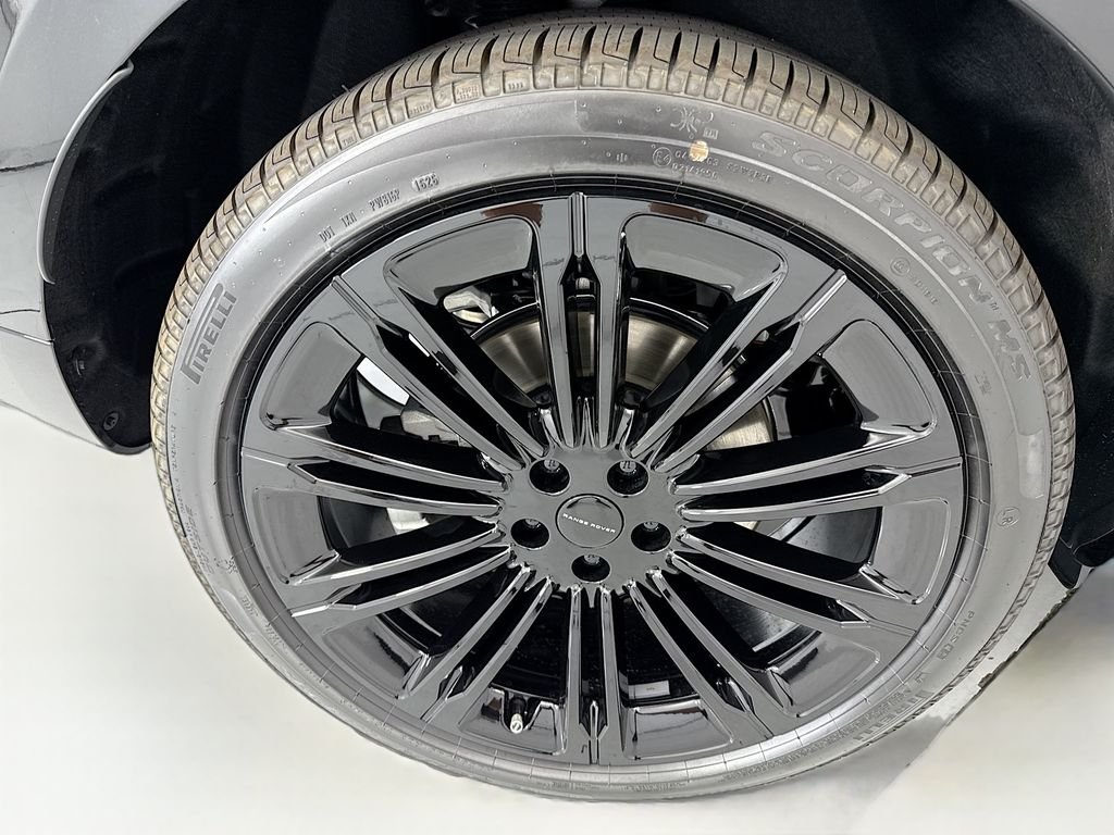 New 2026 Santorini Black Land Rover SE image 32