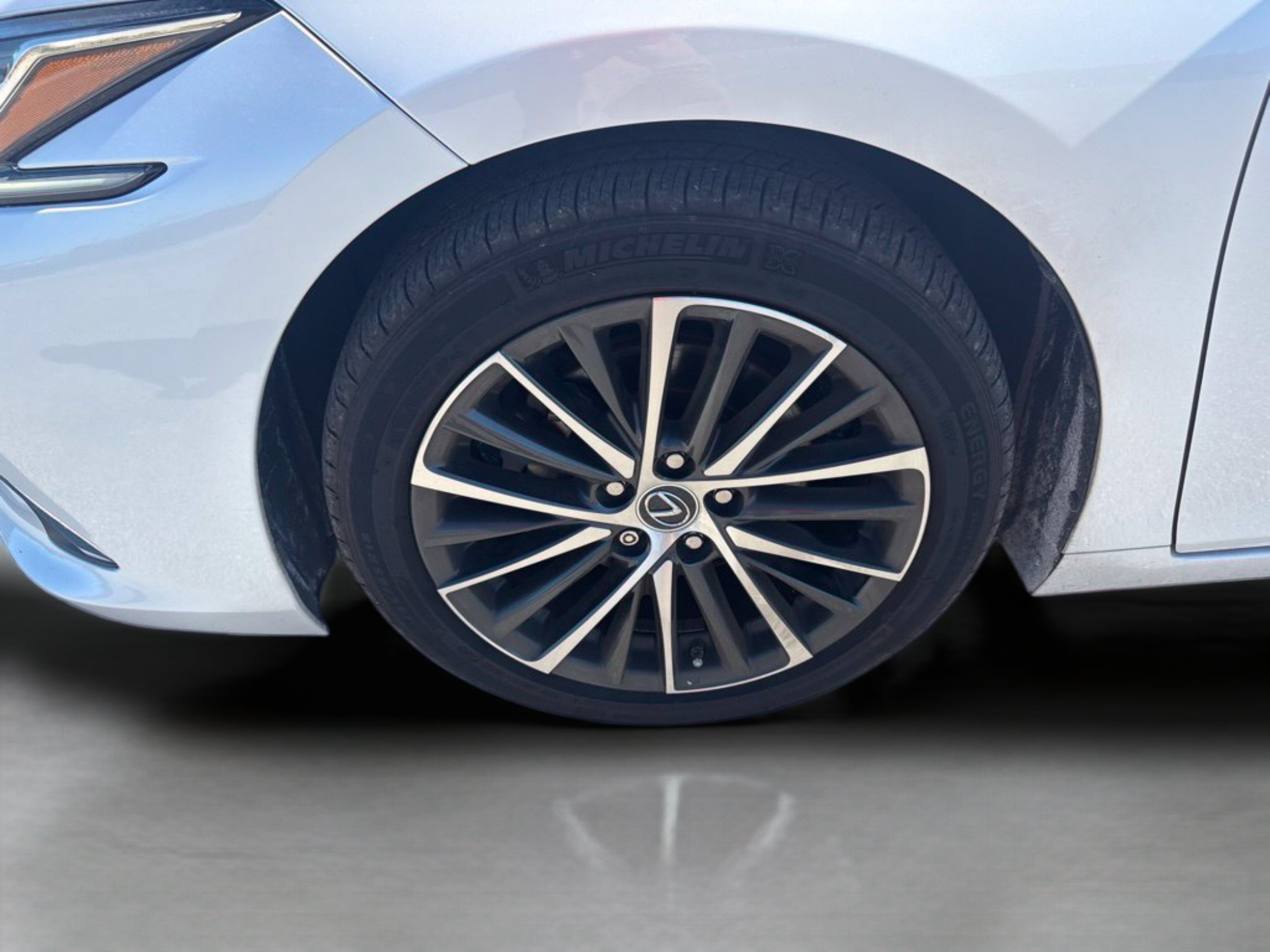 Used 2022 White Pearl Lexus ES 350 image 29