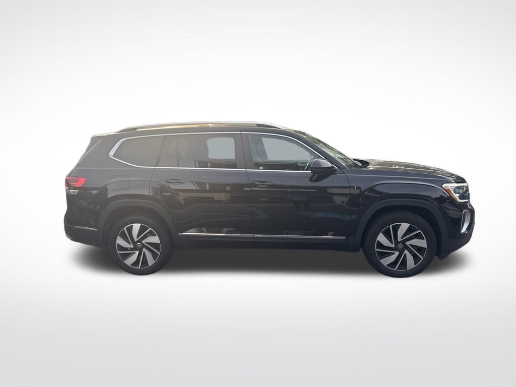 Used 2024 Black Volkswagen 2.0T SEL image 4