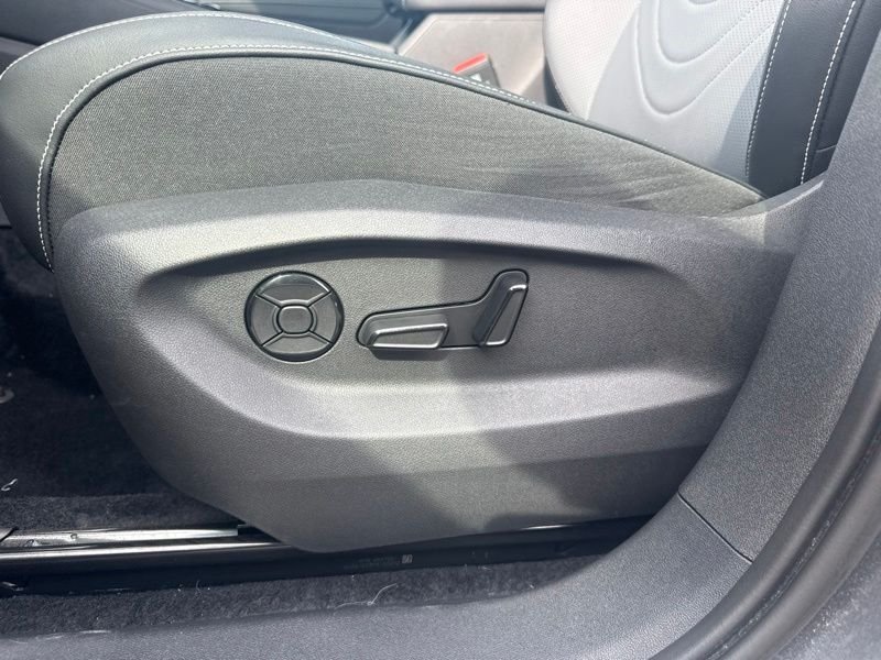 Used 2025 Gray Volkswagen 2.0T SE image 4