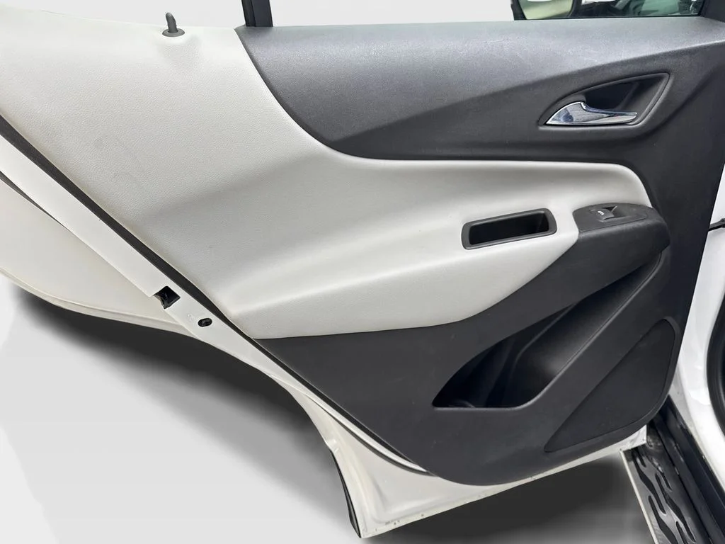 Used 2024 White Chevrolet LT image 38