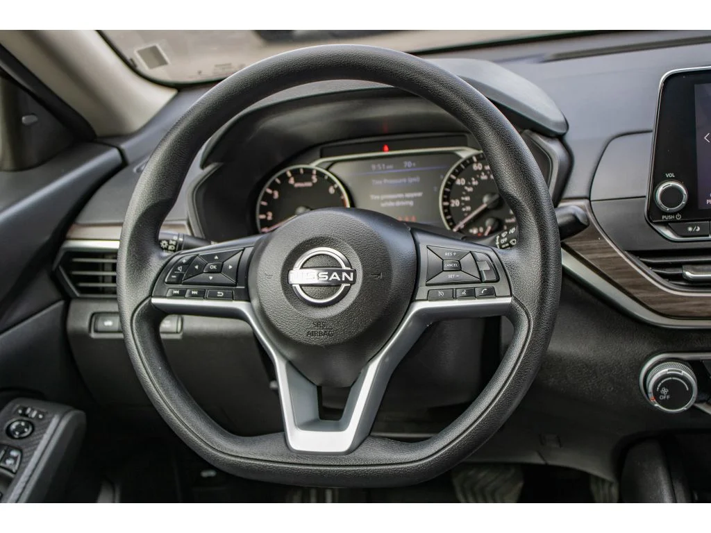 Used 2025 Garnet Pearl Metallic Nissan SV image 35