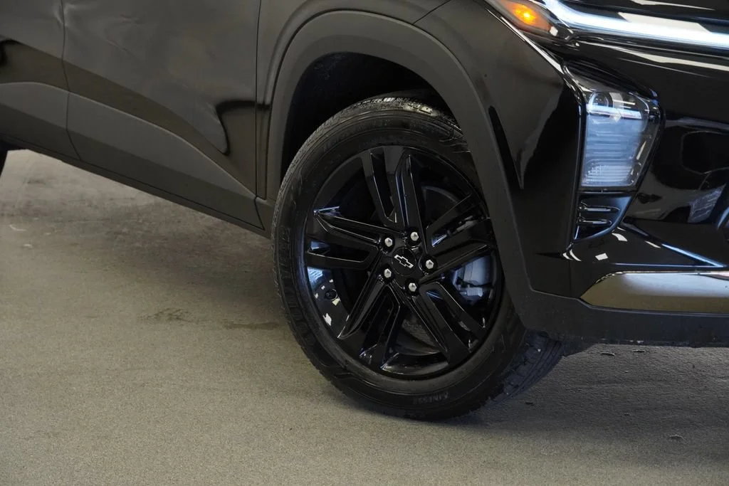 New 2026 Mosaic Black Metallic Chevrolet ACTIV image 9
