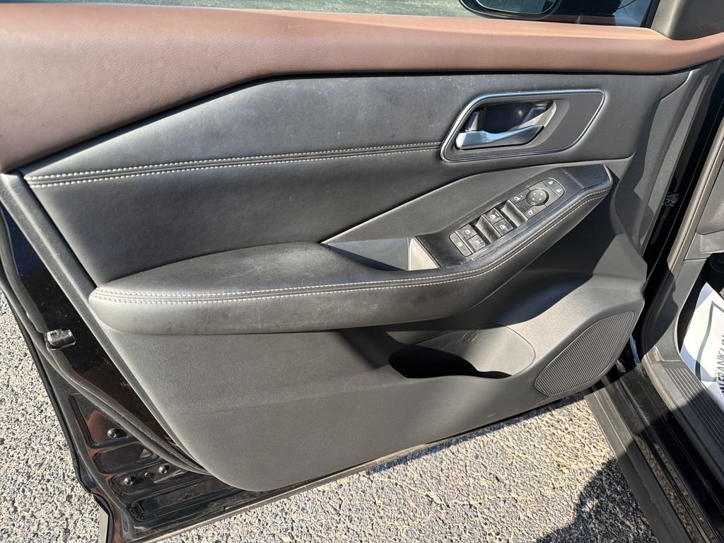 Used 2021 Black Nissan SV image 10