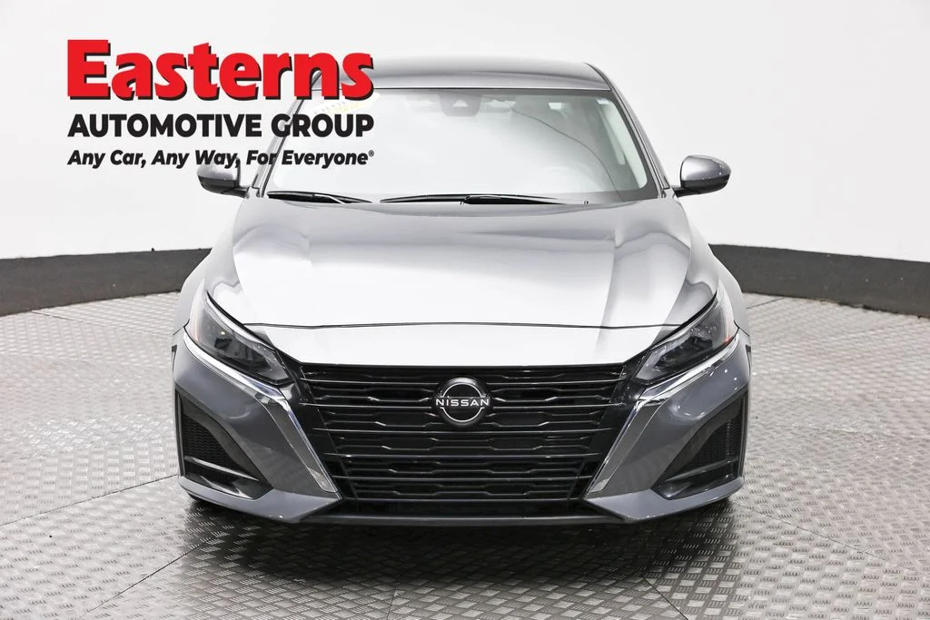 Used 2023 Gray Nissan 2.5 S image 2