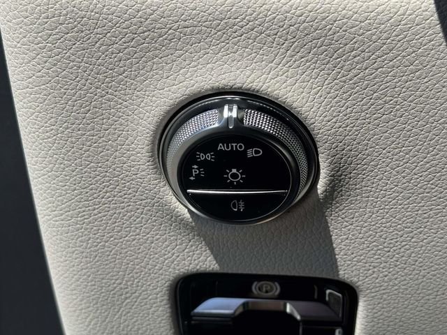New 2026 Polar White Mercedes-Benz GLC 300 image 19