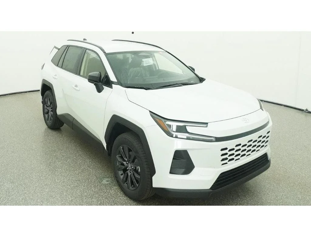 New 2026 Wind Chill Pearl Toyota XLE Premium image 17