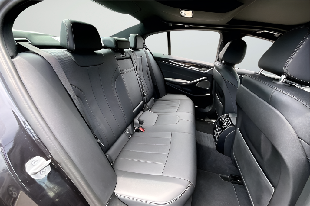 Used 2023 Gray BMW 540i image 19