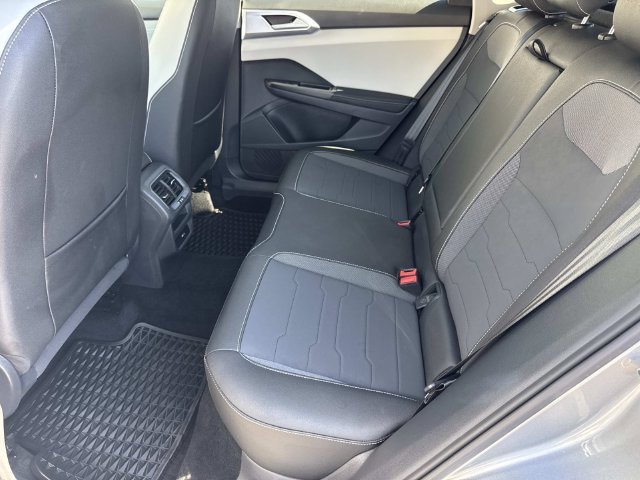 Certified Used 2025 Silver Volkswagen 1.5T SE image 27