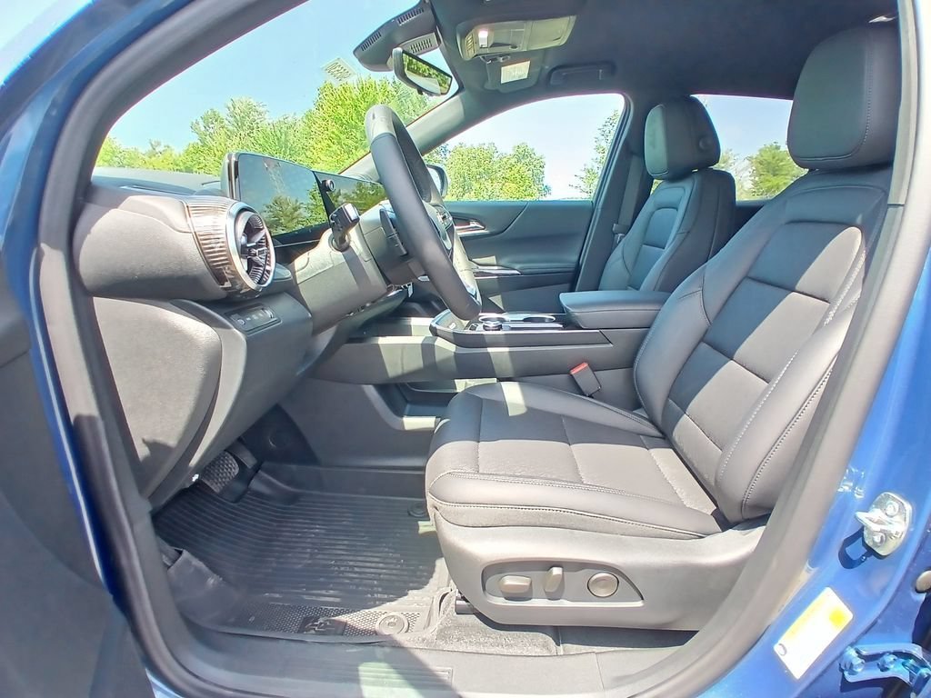 2027 Chevrolet Equinox LT - Photo 8