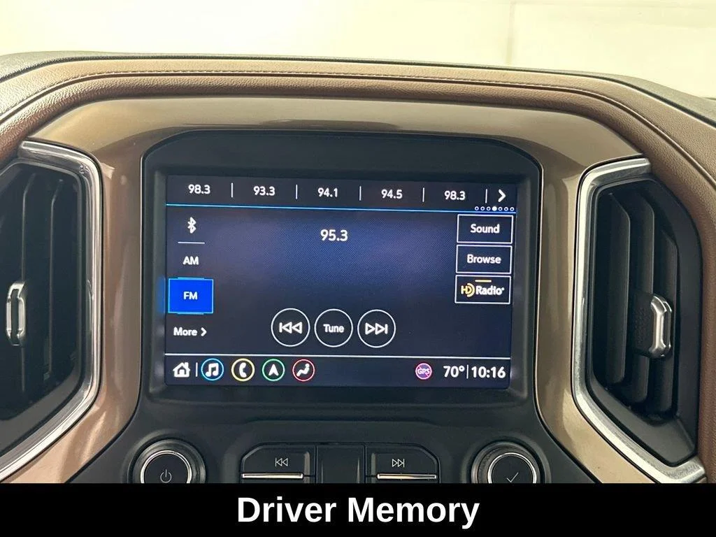 Used 2019 Iridescent Pearl Tricoat Chevrolet High Country image 16