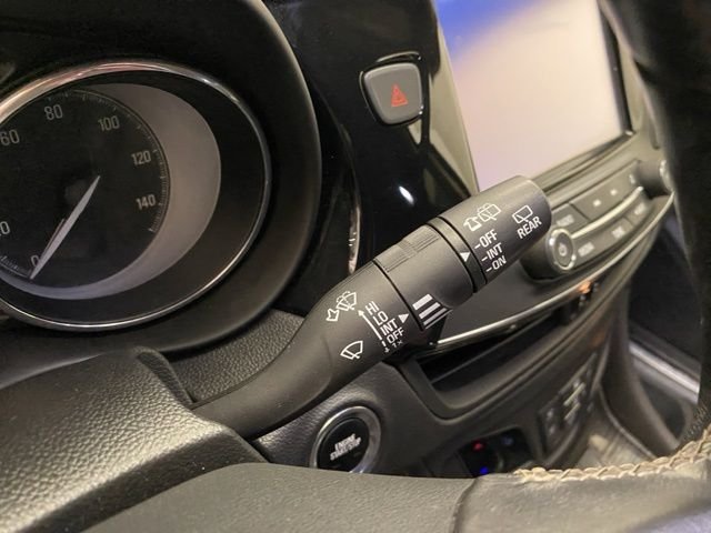 Used 2017 White Buick Essence image 33