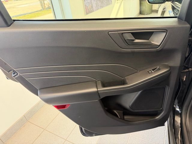 Used 2022 Black Metallic Ford SE image 18