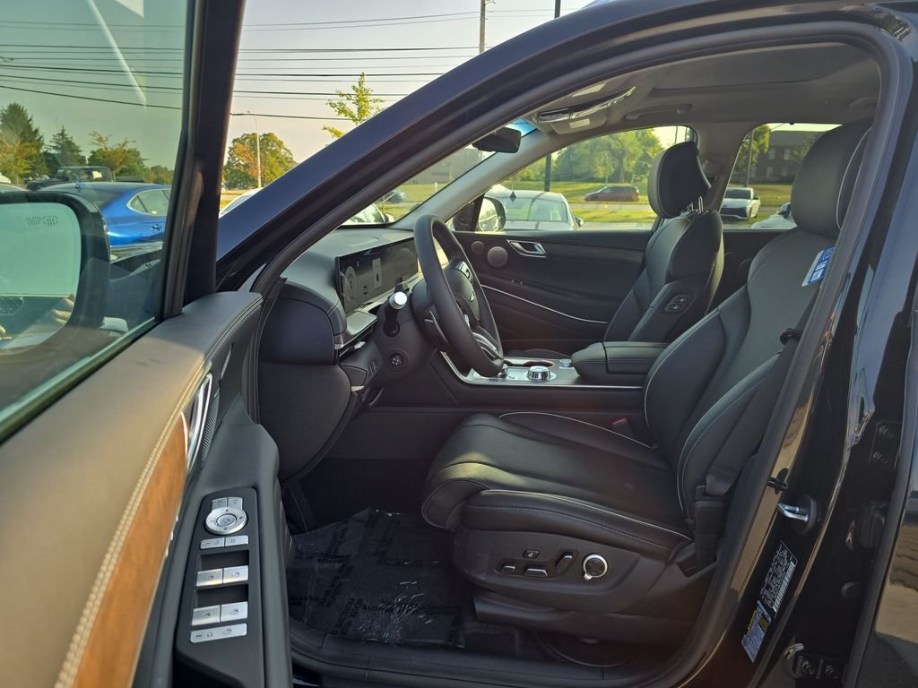 Used 2026 Black Genesis 2.5T Prestige image 11