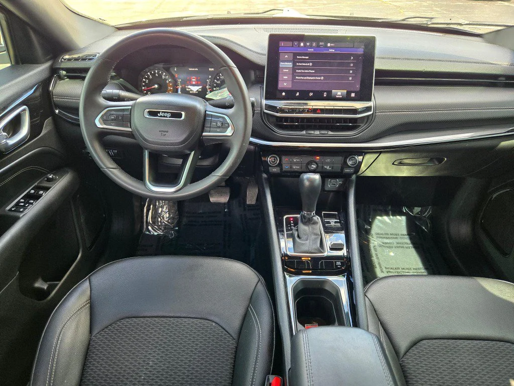 Used 2024 Gray Jeep Latitude 4x4 image 19