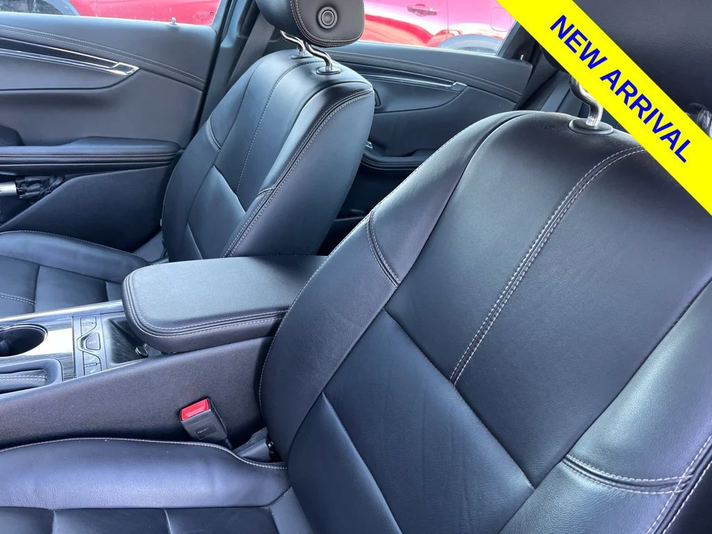 Used 2019 SILVER ICE METALLIC Chevrolet LT image 9