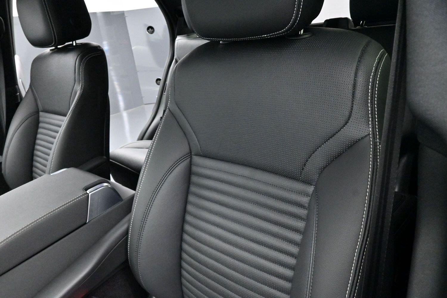 Used 2023 Black Land Rover S R-Dynamic image 19
