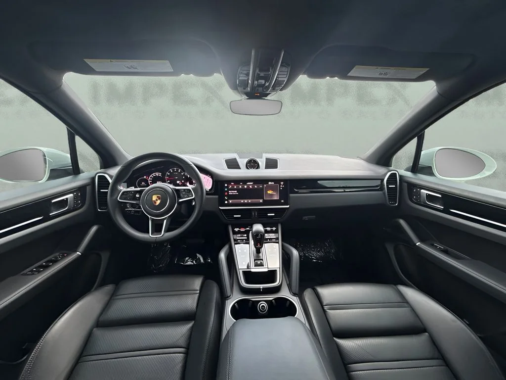 Used 2023  Porsche Base image 9