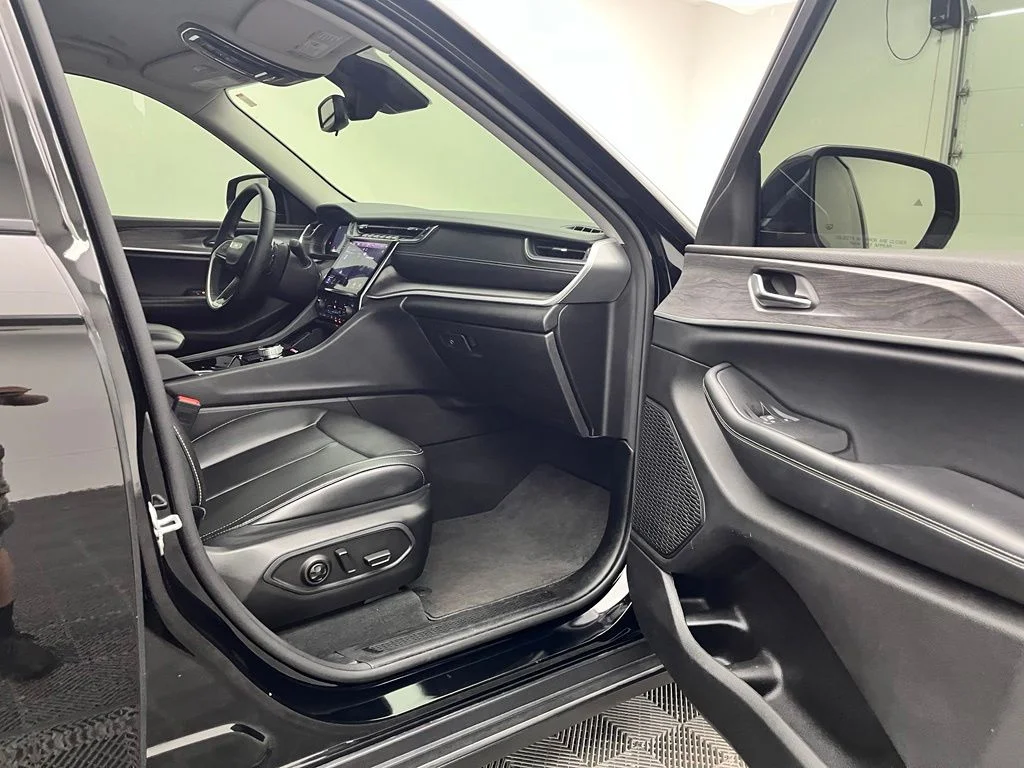 Used 2023 Black Jeep Limited image 31