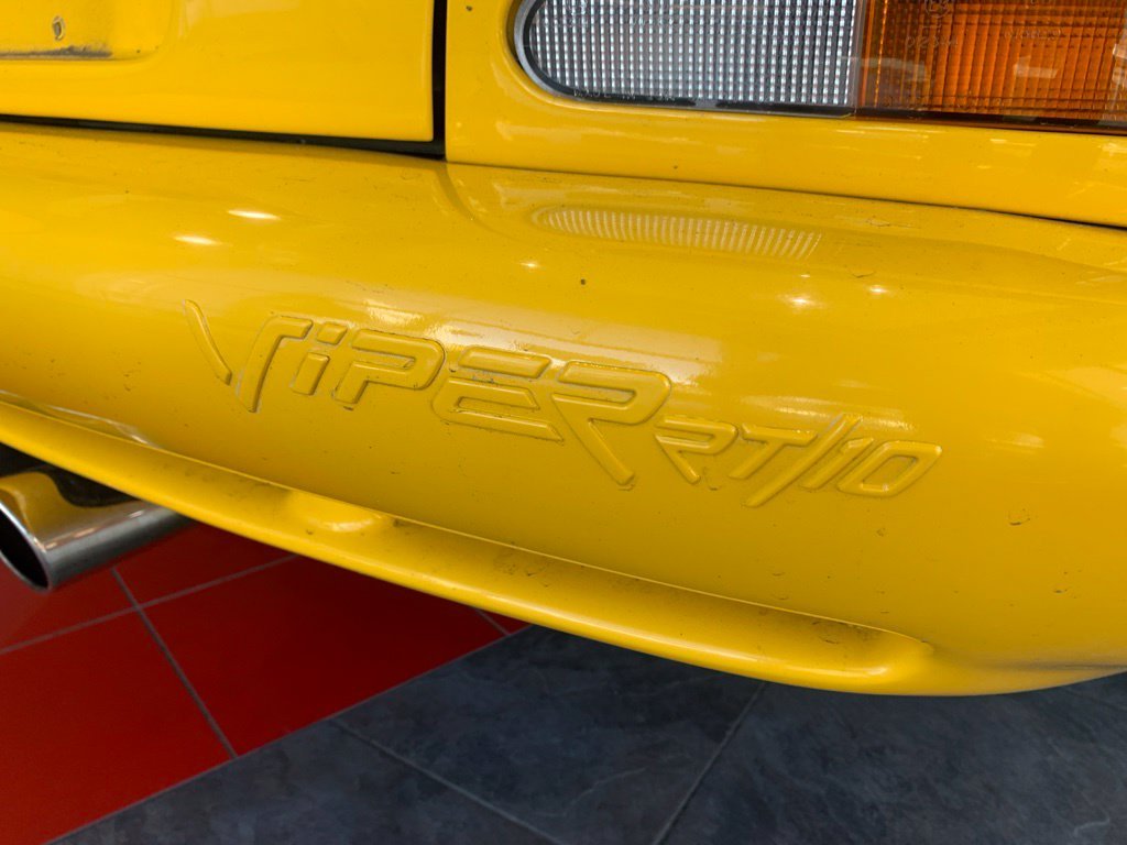 Used 2001 Viper Race Yellow Clearcoat Dodge RT/10 image 9