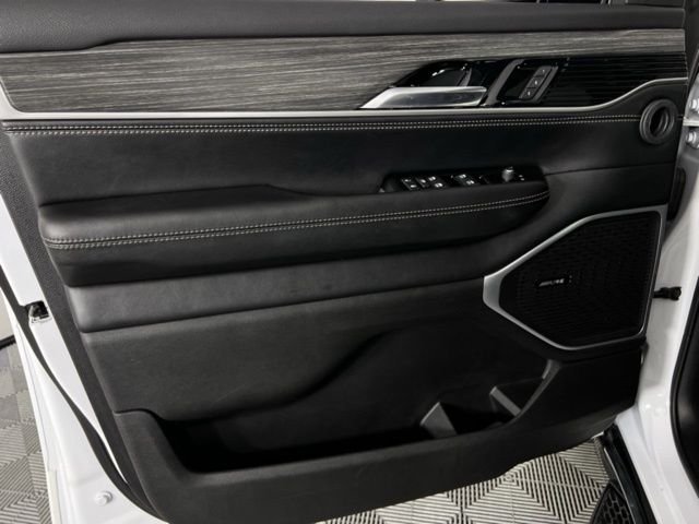 2023 Jeep Wagoneer L Series III - Photo 31