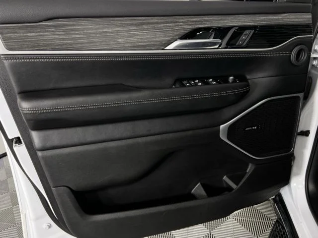 2023 Jeep Wagoneer L Series III - Photo 33