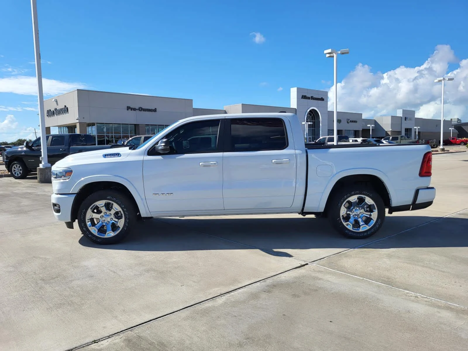New 2026 Bright White Clear-Coat Exterior Paint RAM Lone Star image 2