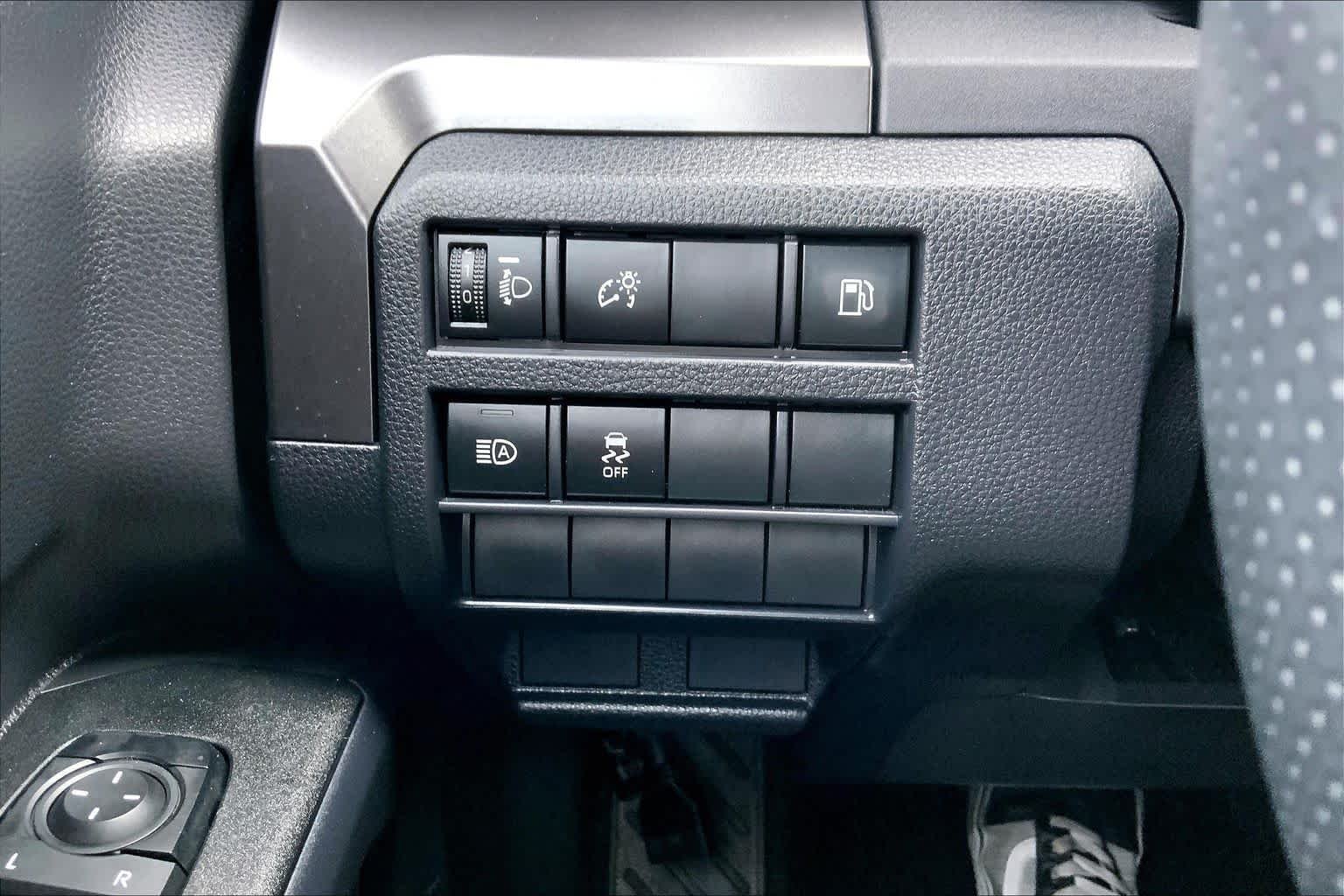 Used 2025 Underground Toyota SR5 image 32
