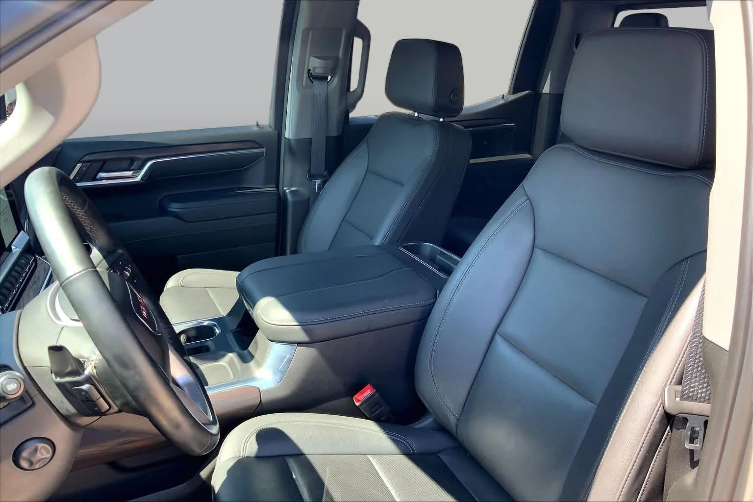 Used 2024 Sterling Metallic GMC SLT image 8