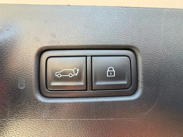 2025 Hyundai Santa Fe Limited - Photo 18