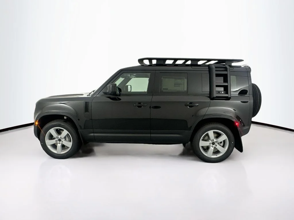 New 2026 Santorini Black Land Rover S image 8