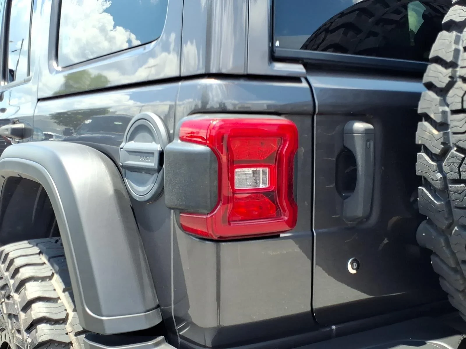 Used 2018 Granite Crystal Metallic Clearcoat Jeep Rubicon image 16