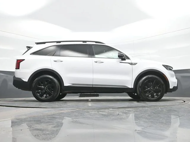 Used 2023 White Kia X-Line S image 24