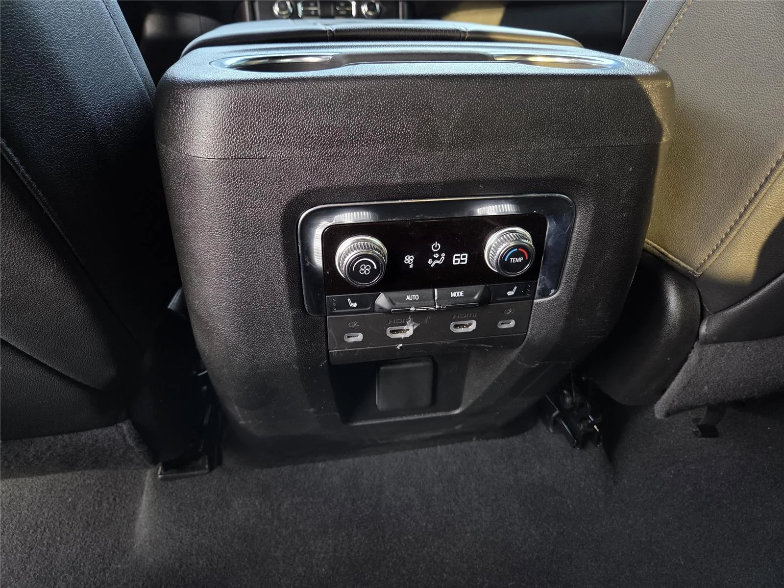 Used 2024 White Frost Tricoat GMC AT4 image 23