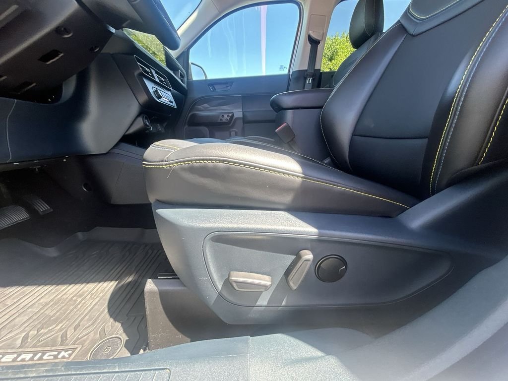 Used 2025 White Ford Lobo Standard image 17