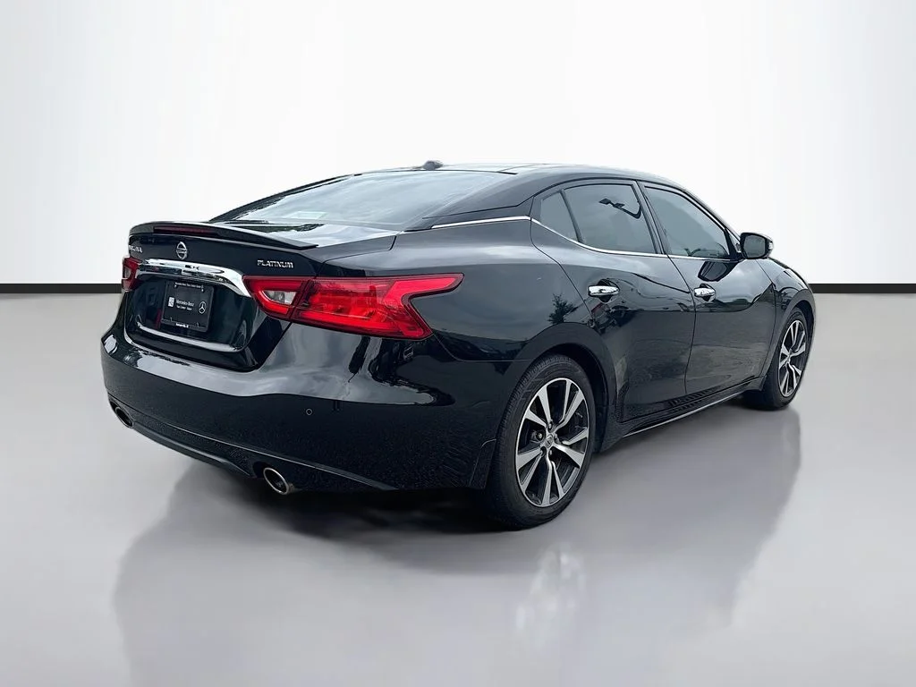 Used 2016 Black Nissan Platinum image 5