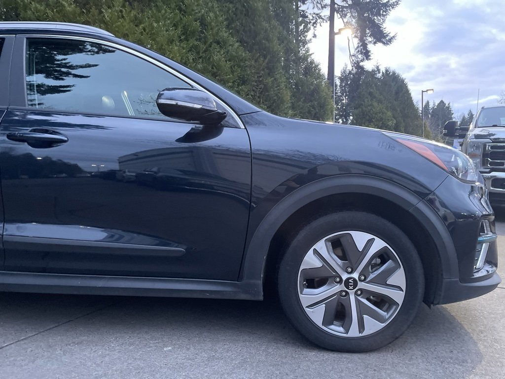 Used 2020 Kia Niro EX with VIN KNDCC3LG7L5081052 for sale in Gladstone, OR